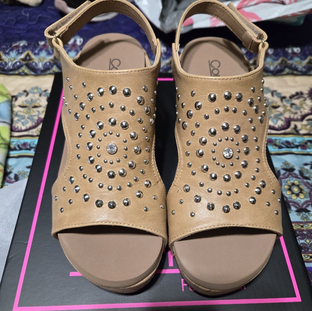 New Corkys Dosie Doe Size 7 carsmel